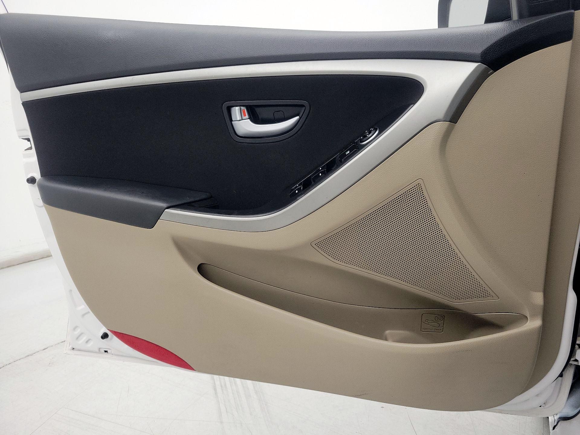 Thumbnail: 2013 Hyundai Elantra - 12