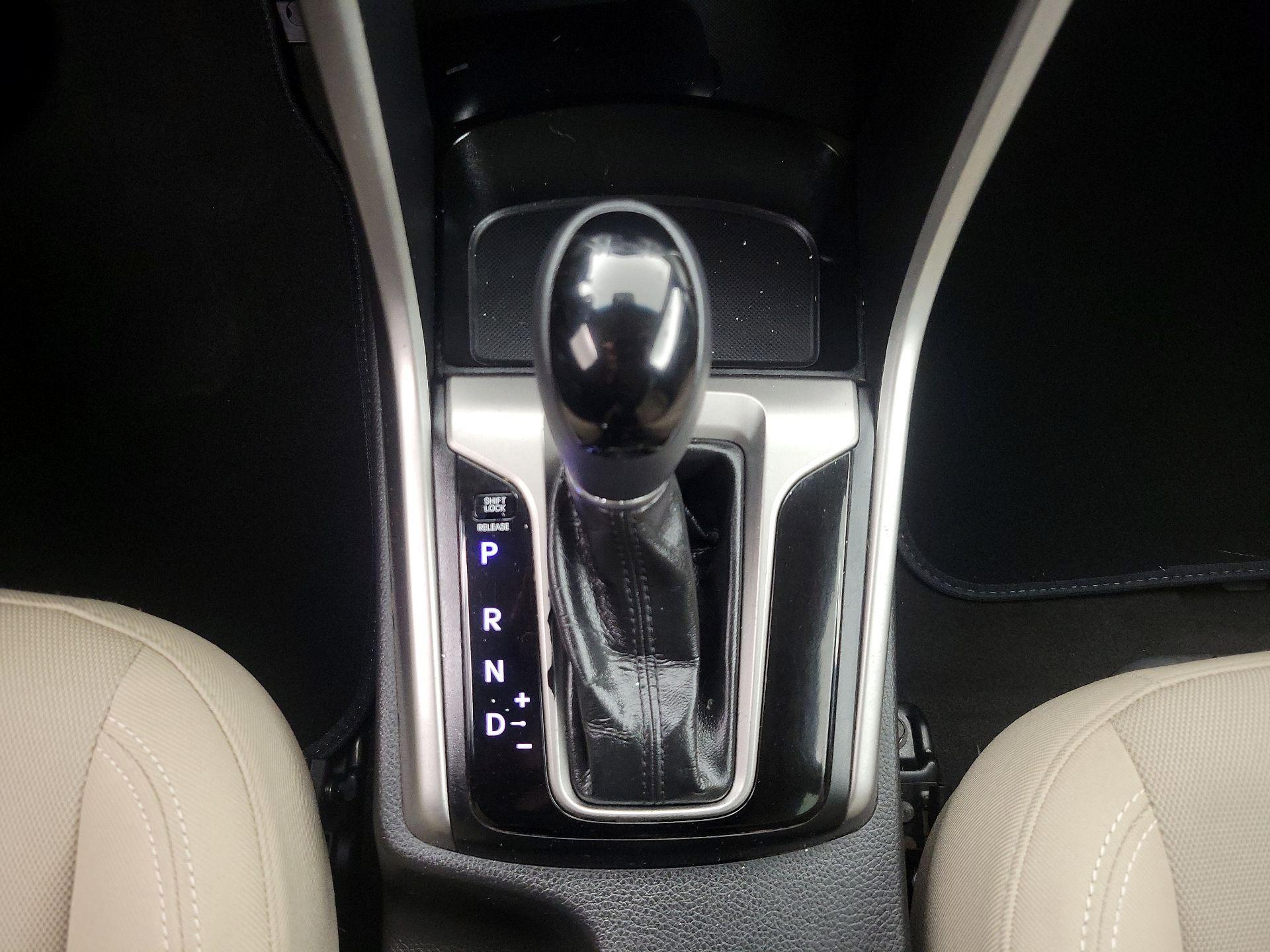 Thumbnail: 2013 Hyundai Elantra - 16