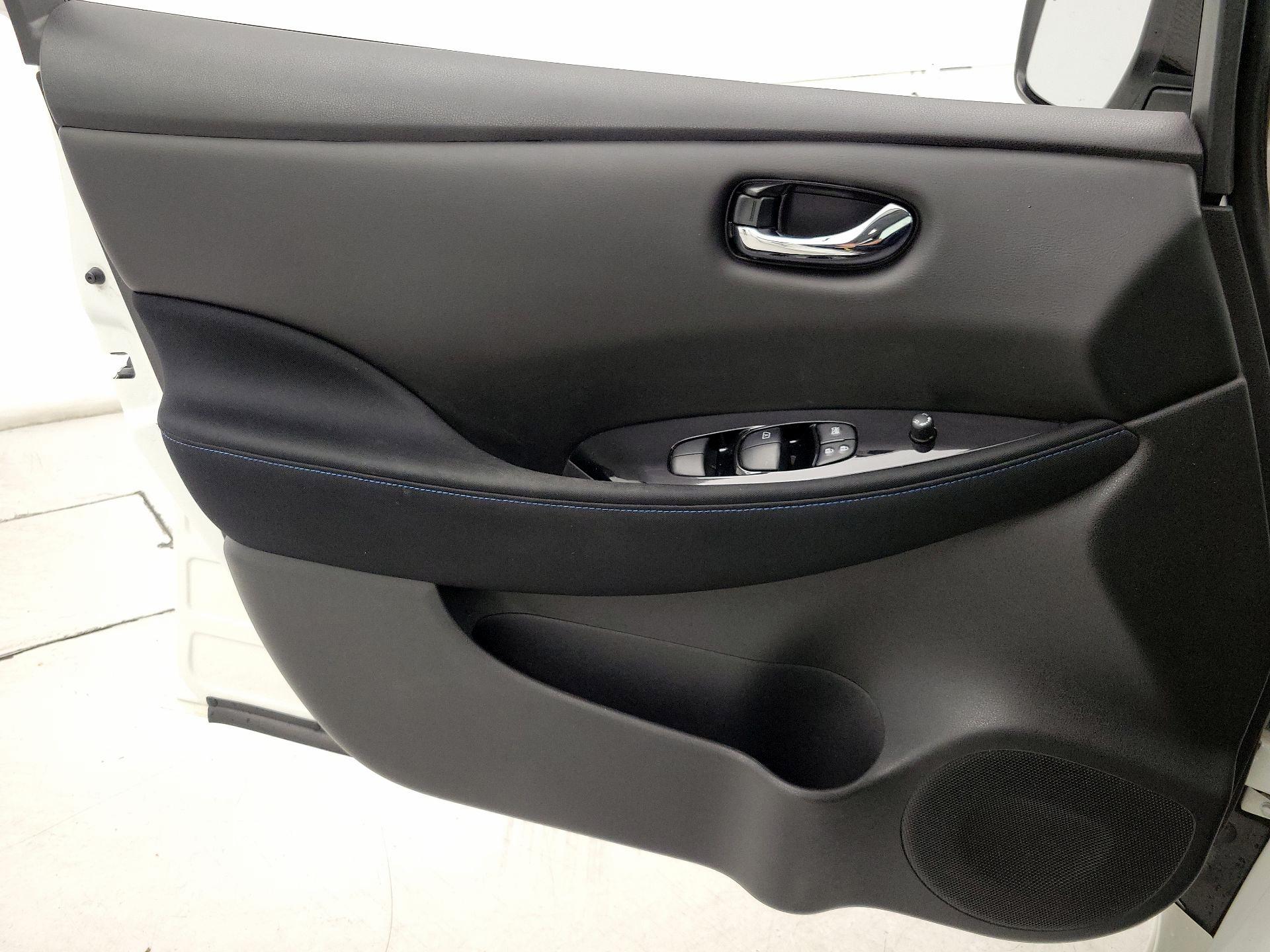Thumbnail: 2020 Nissan Leaf - 12