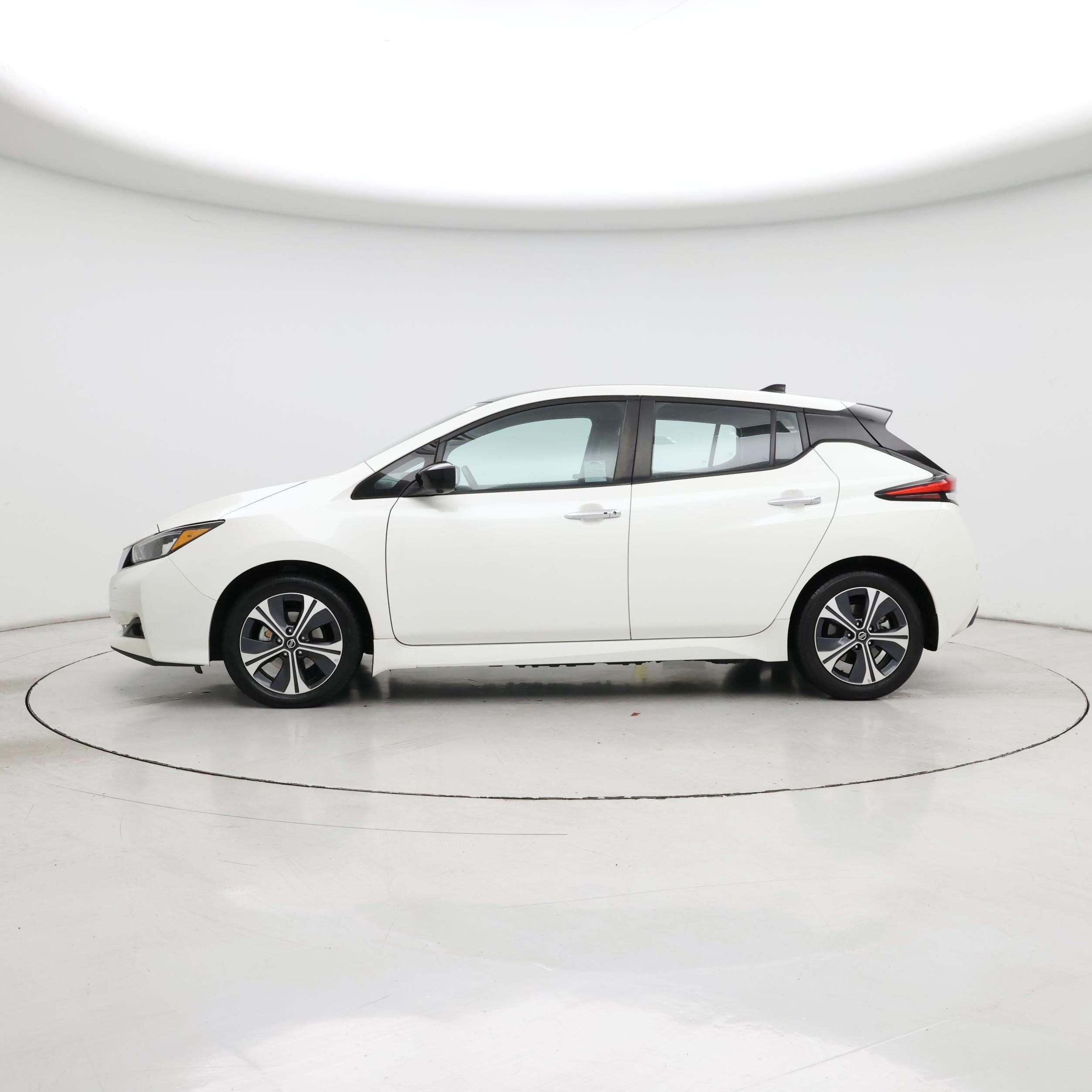 Thumbnail: 2020 Nissan Leaf - 3