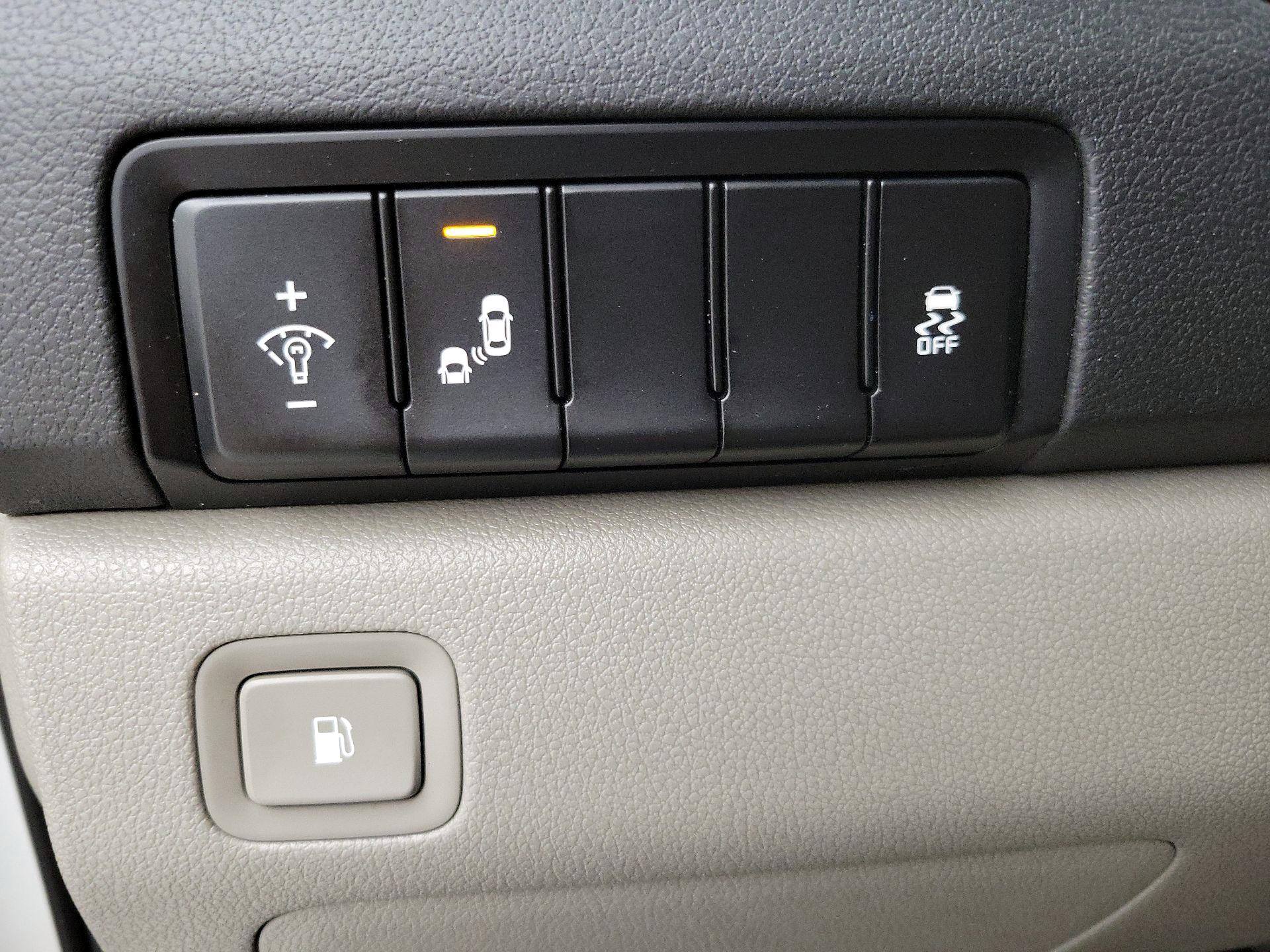 Thumbnail: 2019 Kia Sedona - 13