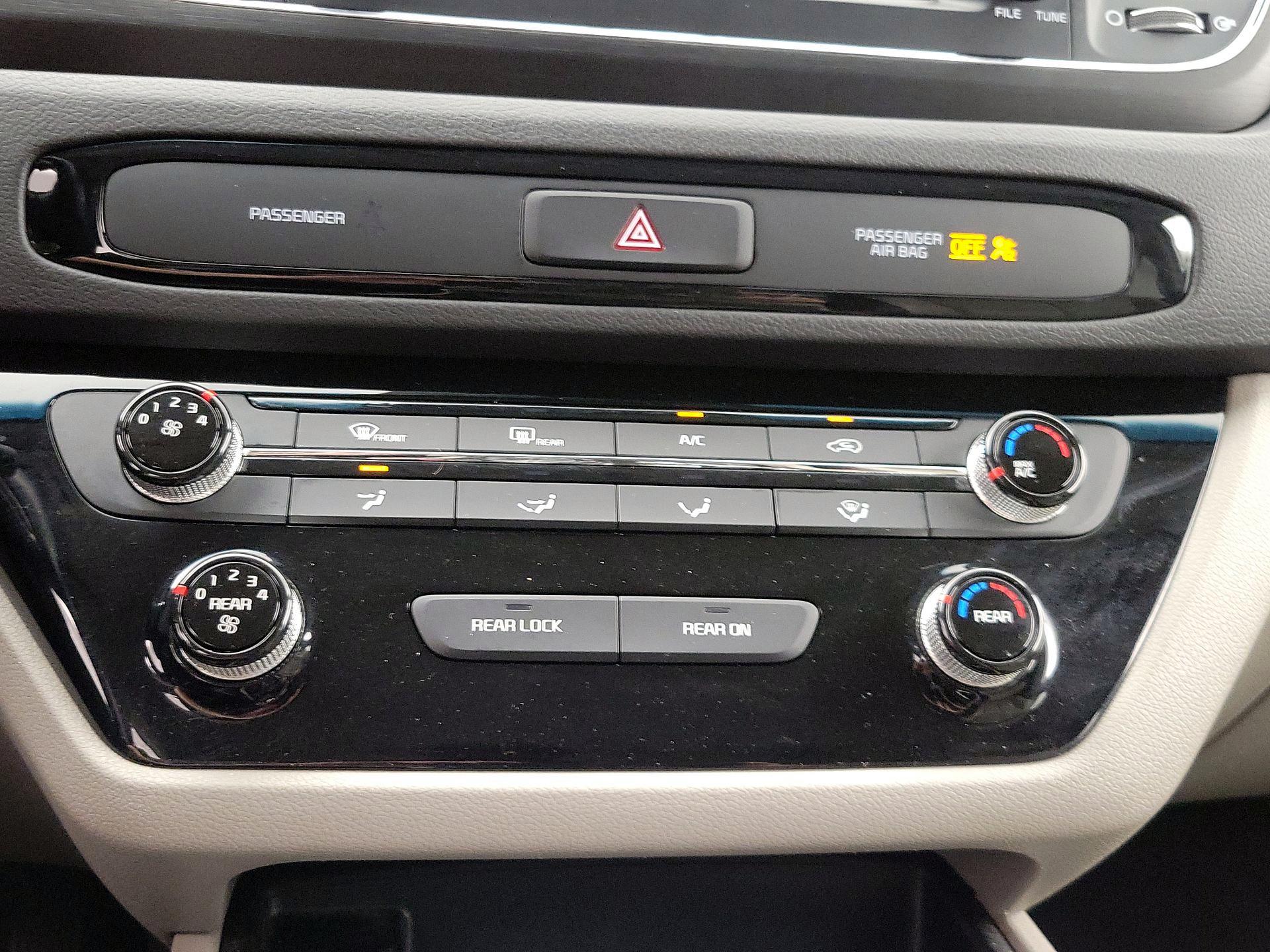 Thumbnail: 2019 Kia Sedona - 16