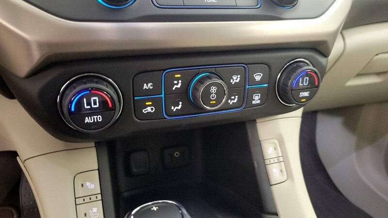 2017 GMC Acadia Denali 17