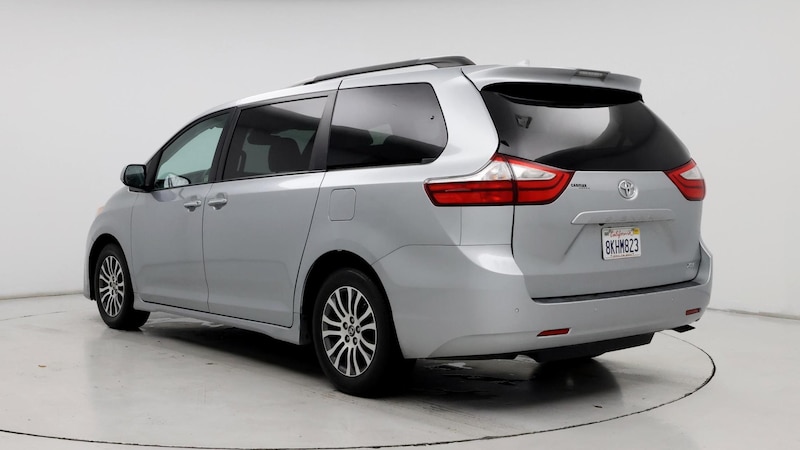 2019 Toyota Sienna XLE 2