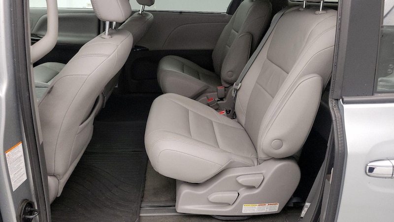 2019 Toyota Sienna XLE 21