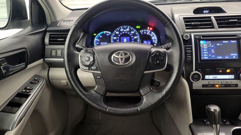 2014 Toyota Camry XLE 10