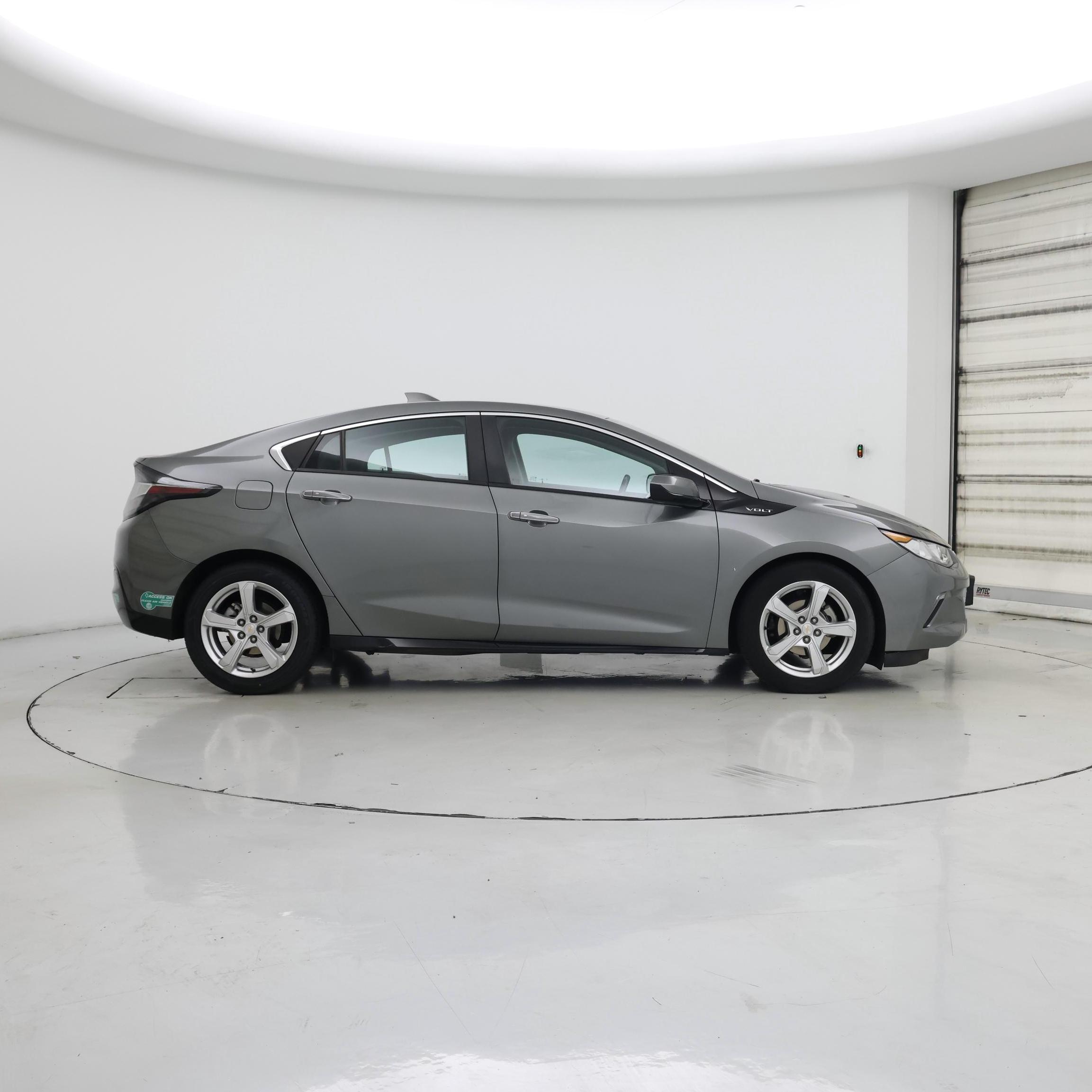 Thumbnail: 2017 Chevrolet Volt - 7