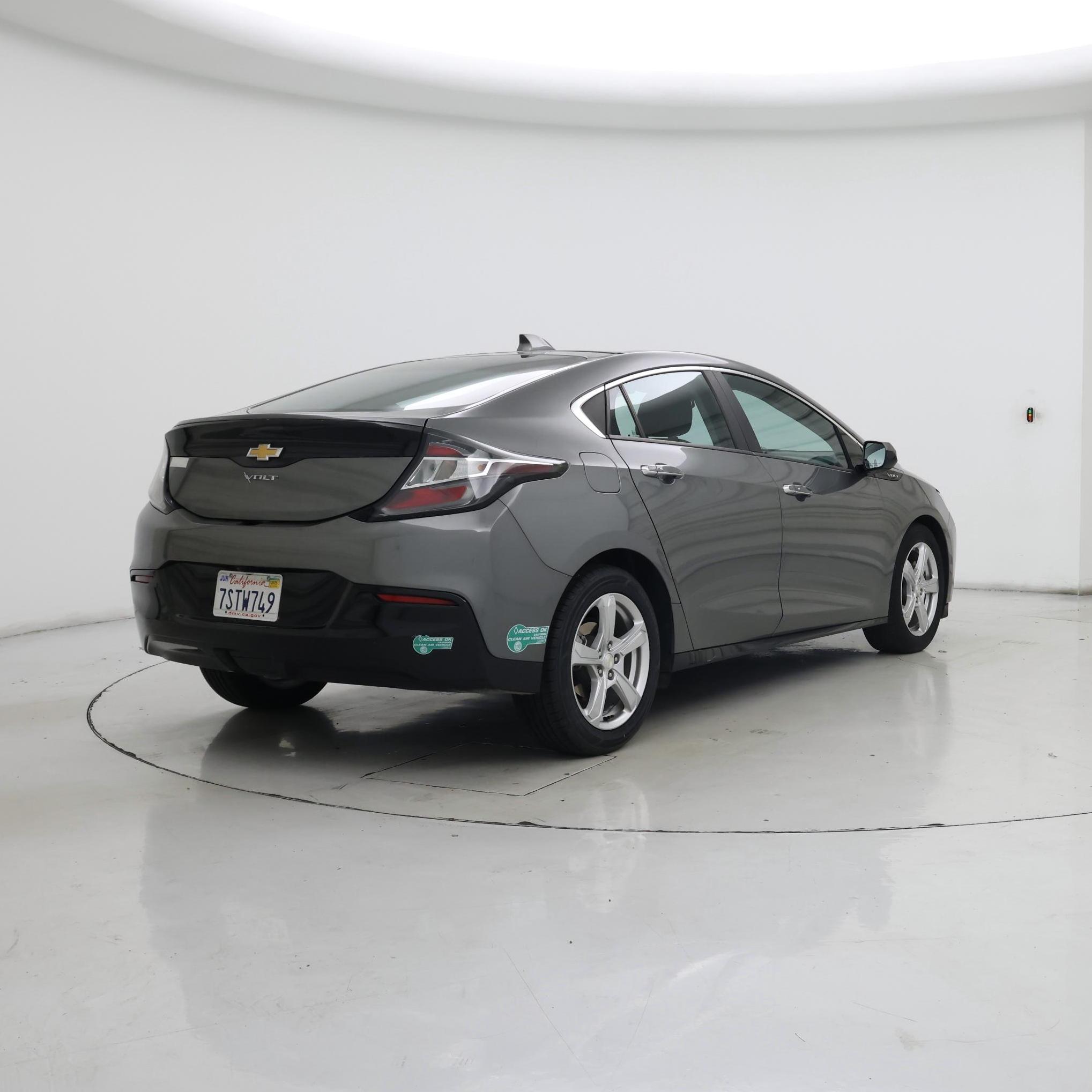 Thumbnail: 2017 Chevrolet Volt - 8