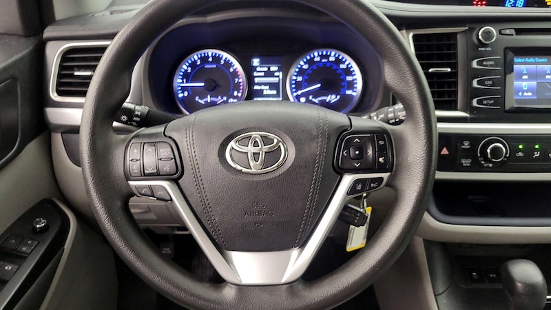 2018 Toyota Highlander LE 10