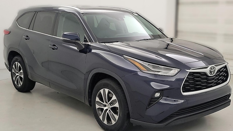 2021 Toyota Highlander XLE Hero Image