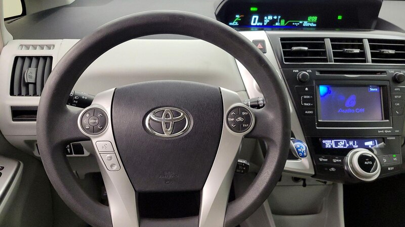 2013 Toyota Prius v Three 10