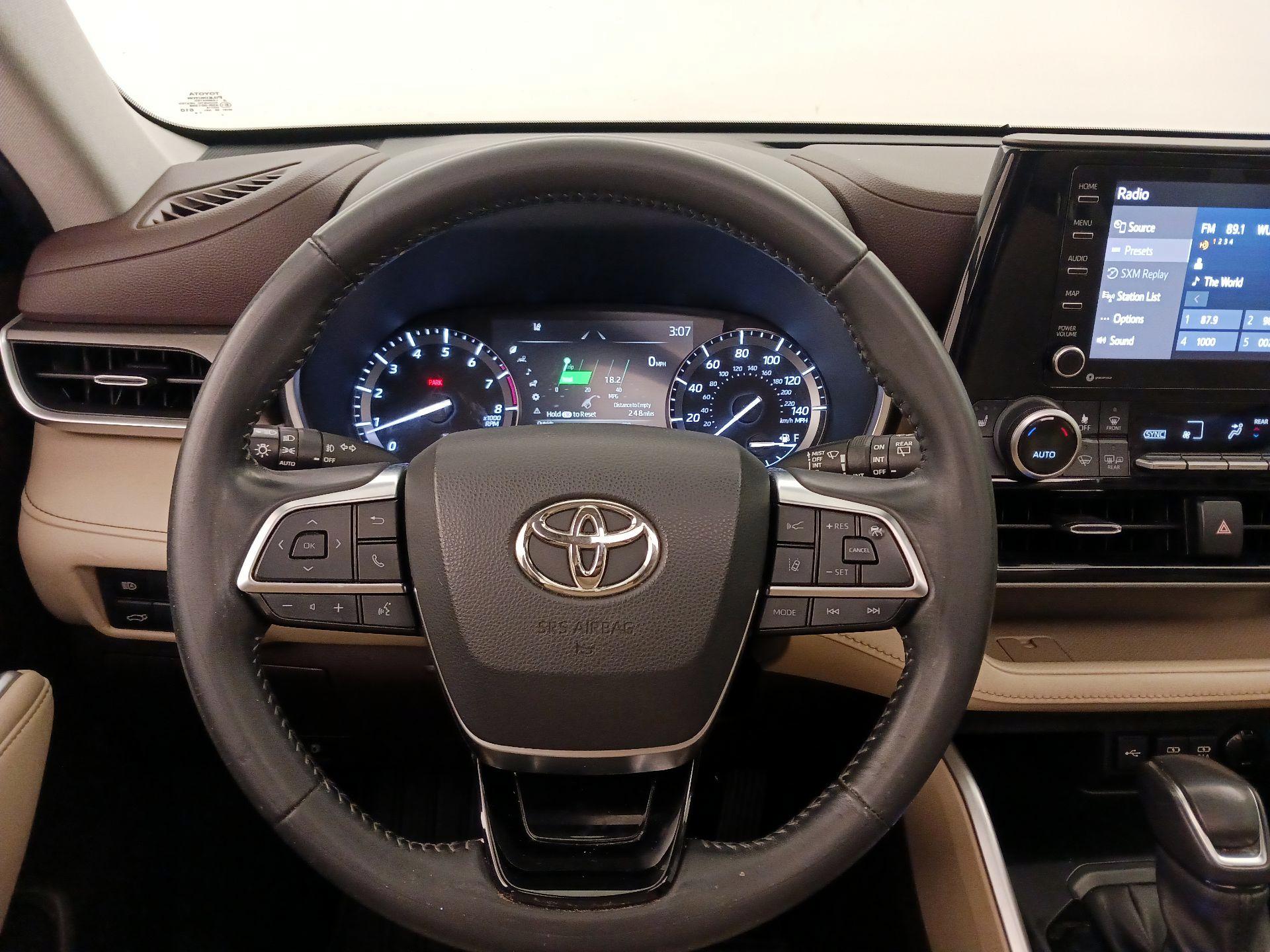 Thumbnail: 2021 Toyota Highlander - 10