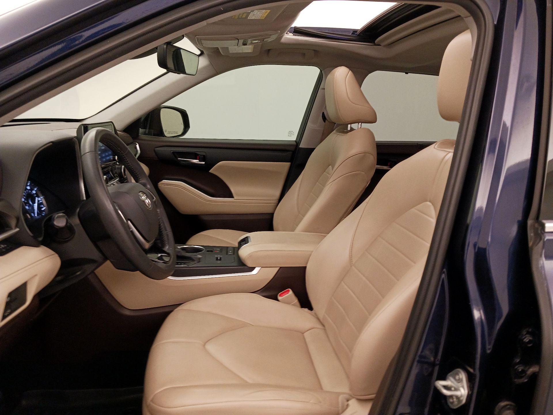 Thumbnail: 2021 Toyota Highlander - 11