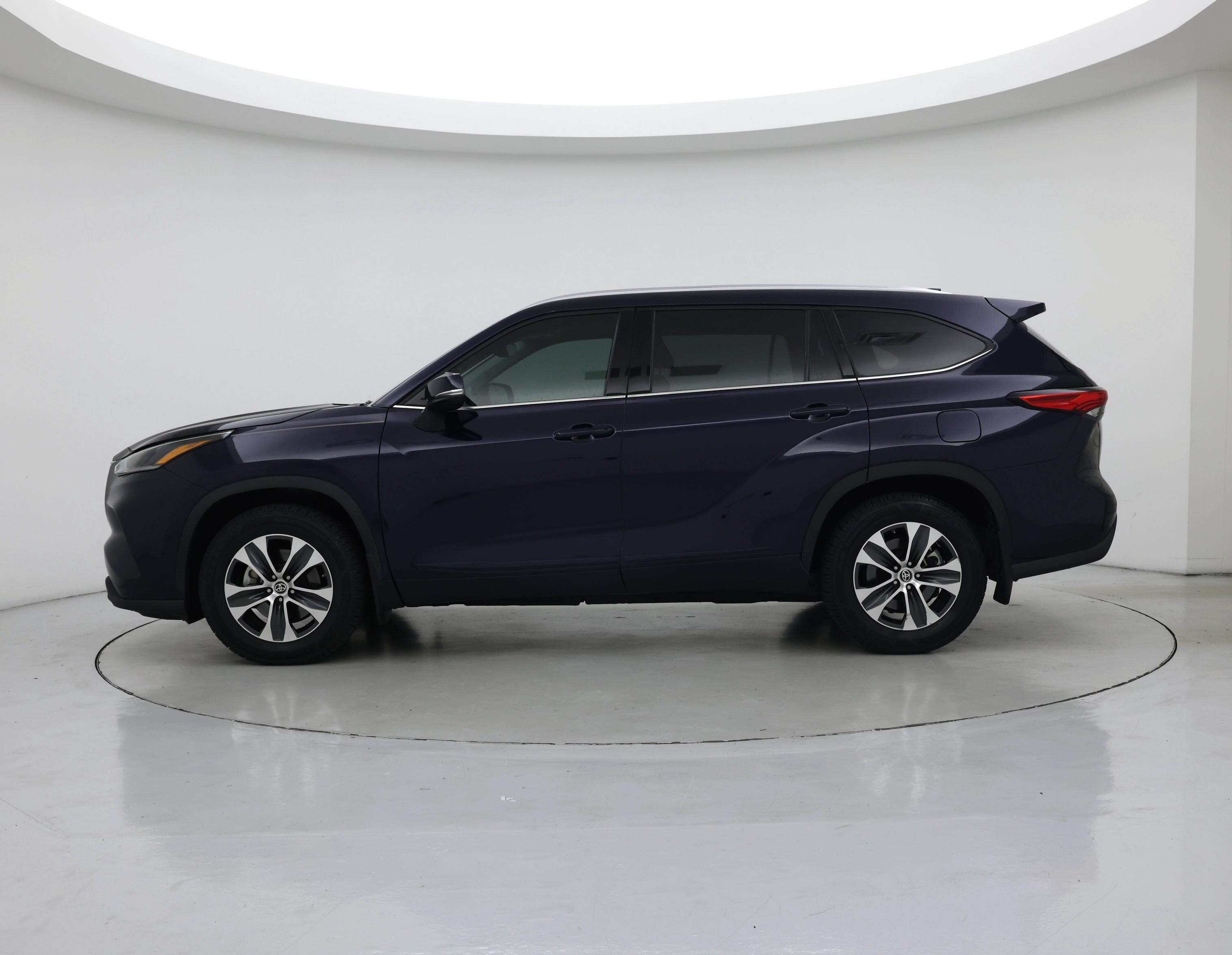Thumbnail: 2021 Toyota Highlander - 3