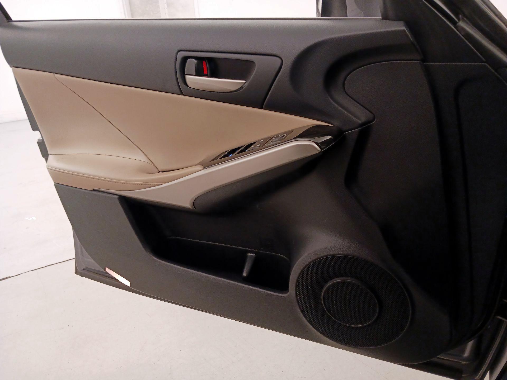 Thumbnail: 2019 Lexus IS - 12