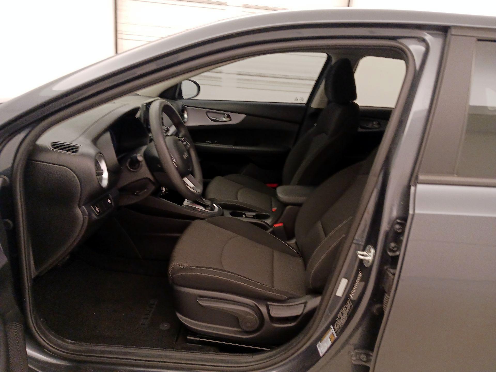 Thumbnail: 2022 Kia Forte - 9