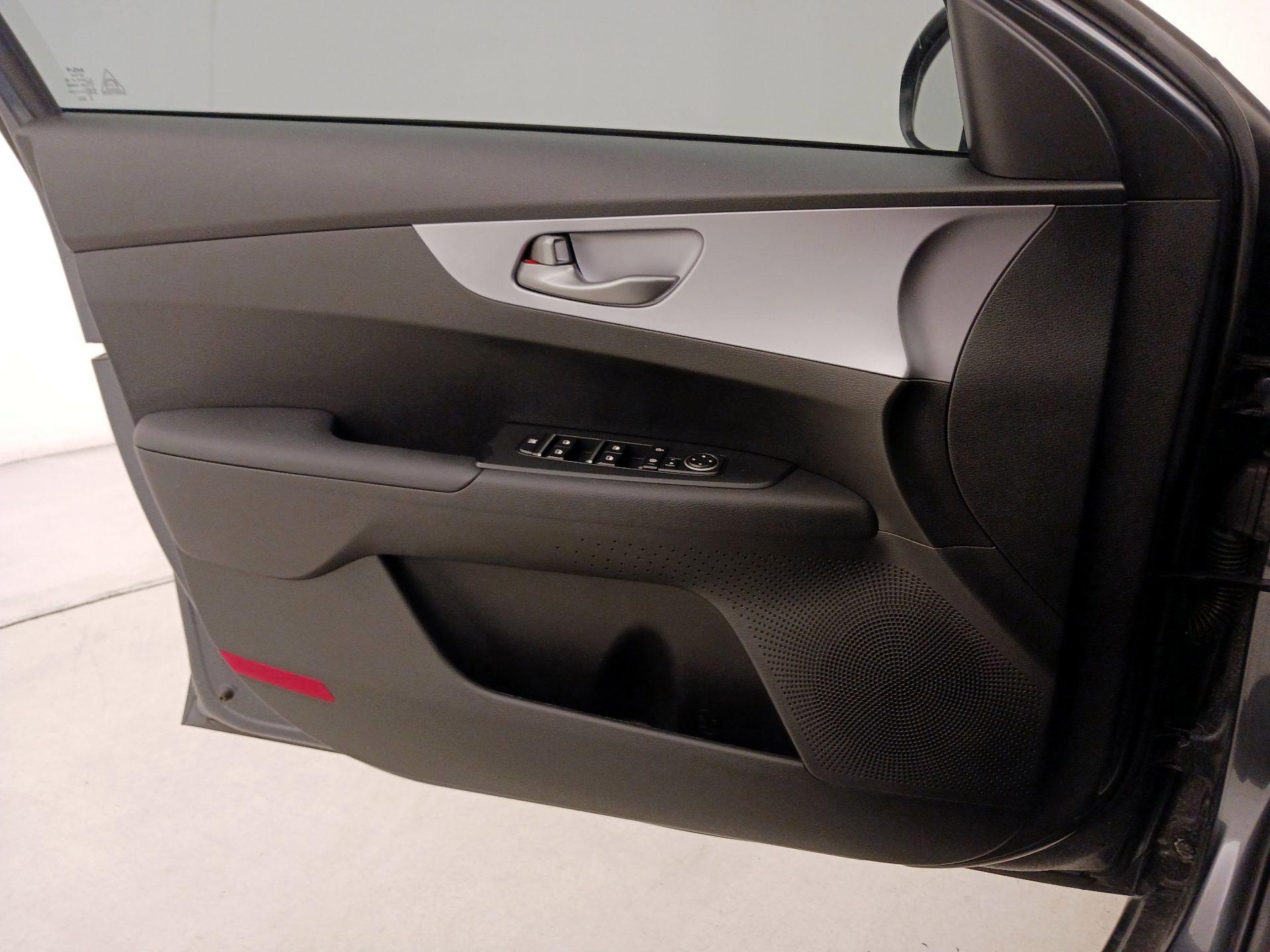 Thumbnail: 2022 Kia Forte - 10