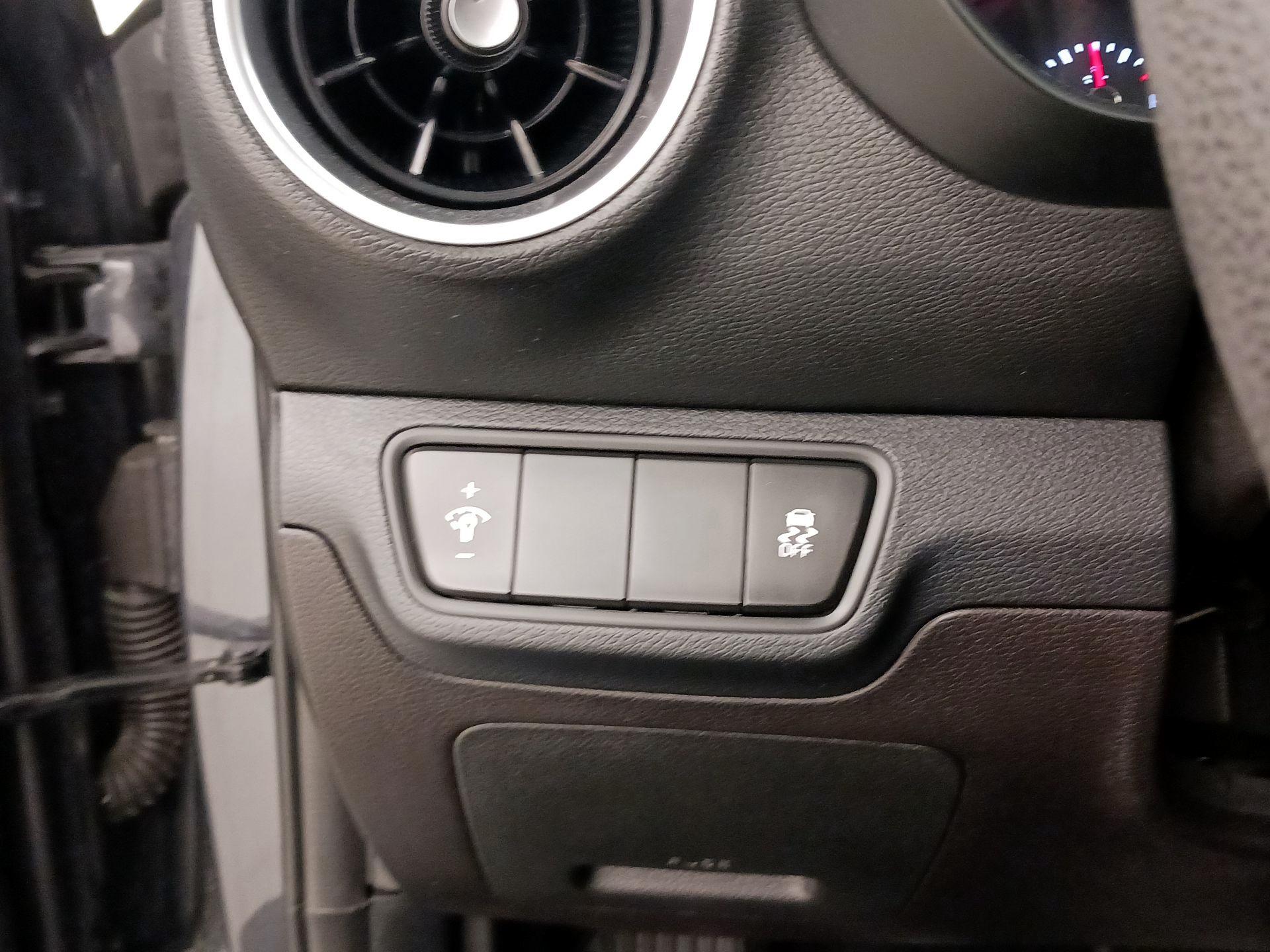 Thumbnail: 2022 Kia Forte - 11