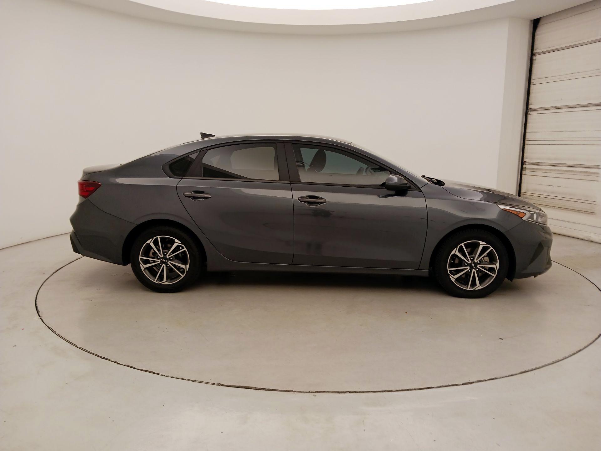 Thumbnail: 2022 Kia Forte - 4