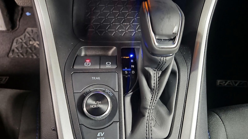 2024 Toyota RAV4 SE 17