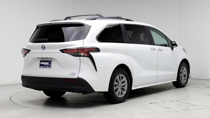 2022 Toyota Sienna XLE 8