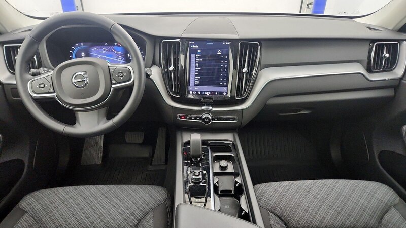 2023 Volvo XC60 B5 Core 9