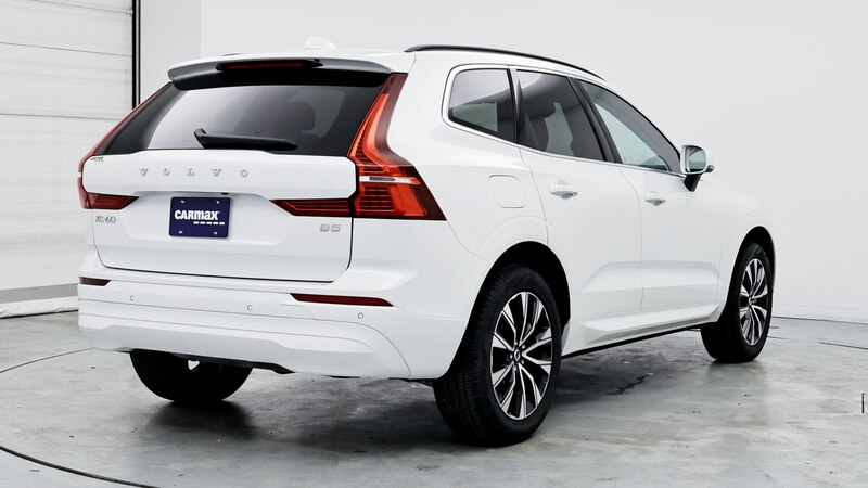 2023 Volvo XC60 B5 Core 8