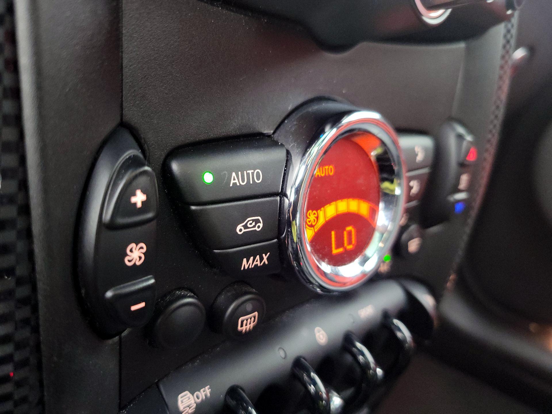 Thumbnail: 2016 MINI Cooper Countryman - 14