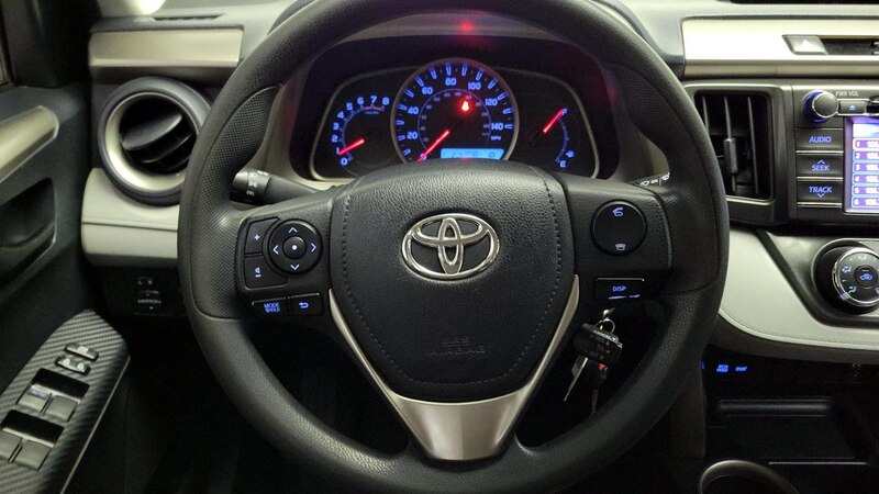 2013 Toyota RAV4 LE 10