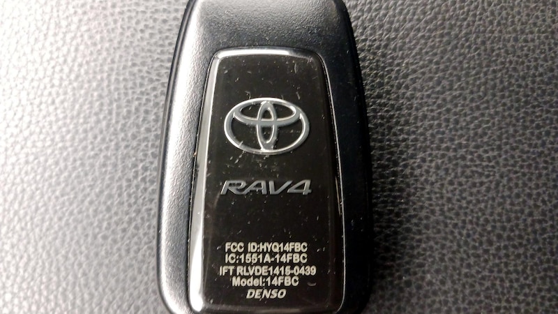 2021 Toyota RAV4 XLE 23