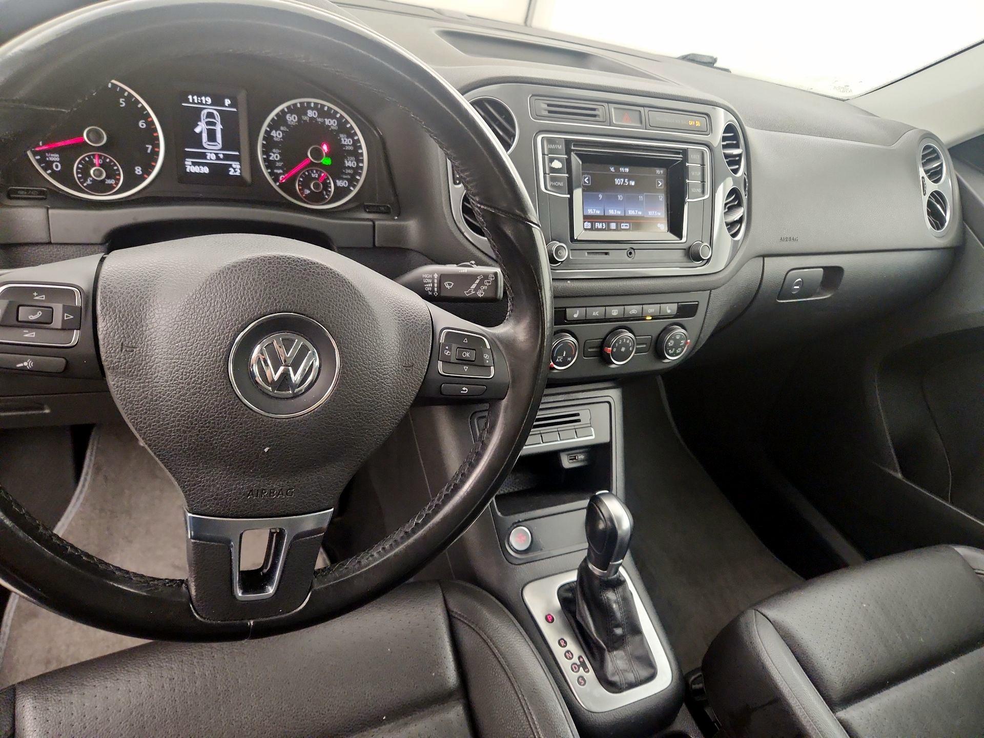 Thumbnail: 2016 Volkswagen Tiguan - 9