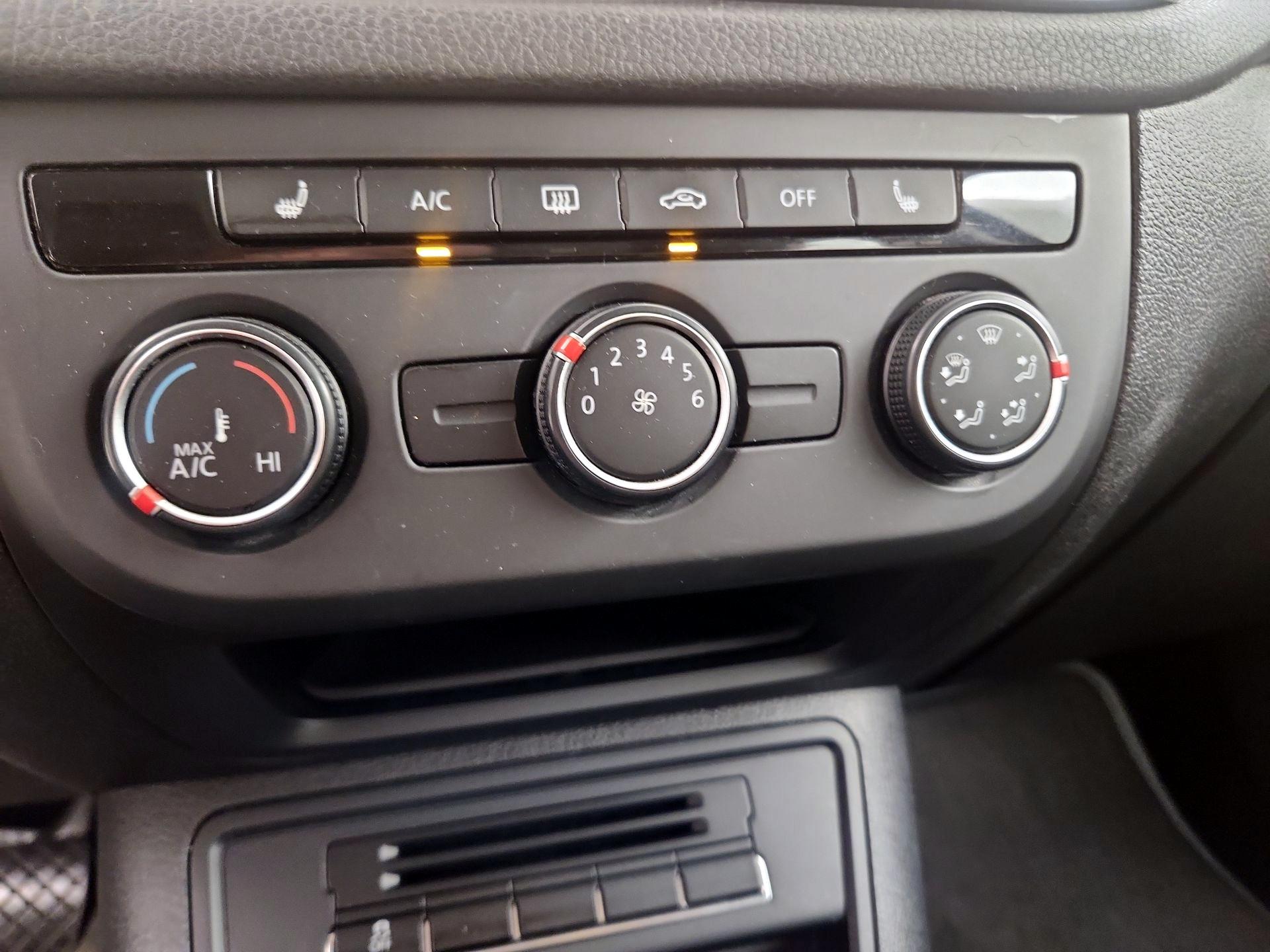 Thumbnail: 2016 Volkswagen Tiguan - 16