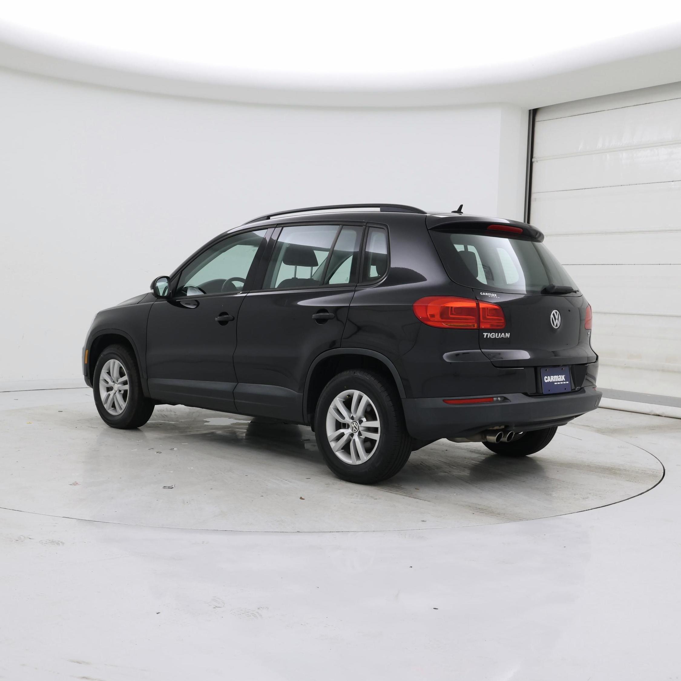 Thumbnail: 2016 Volkswagen Tiguan - 2