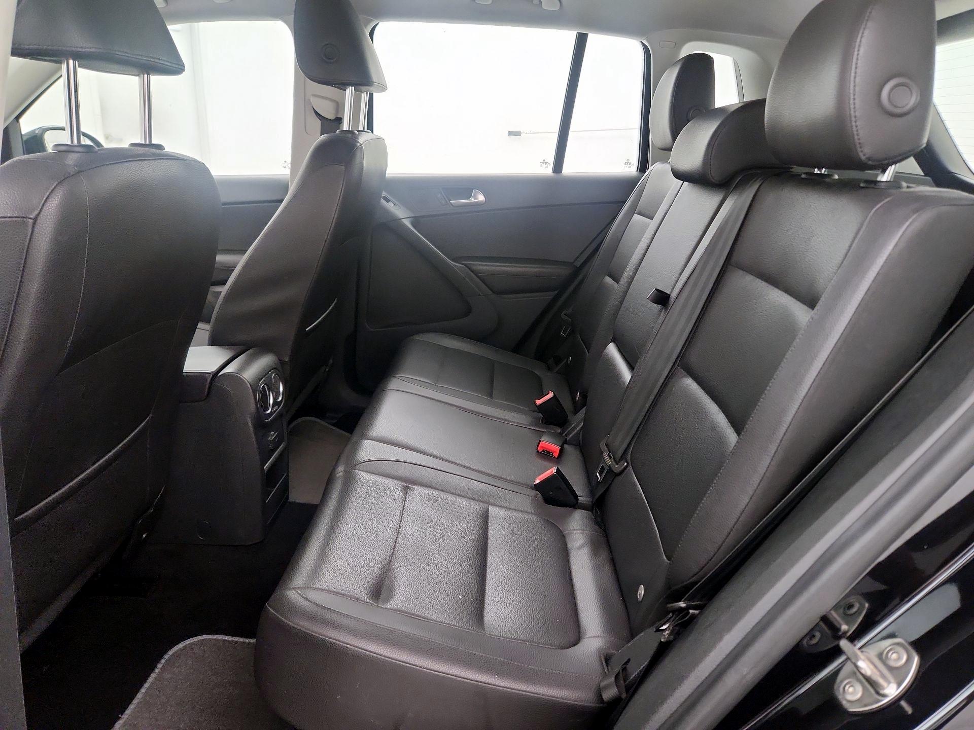 Thumbnail: 2016 Volkswagen Tiguan - 19