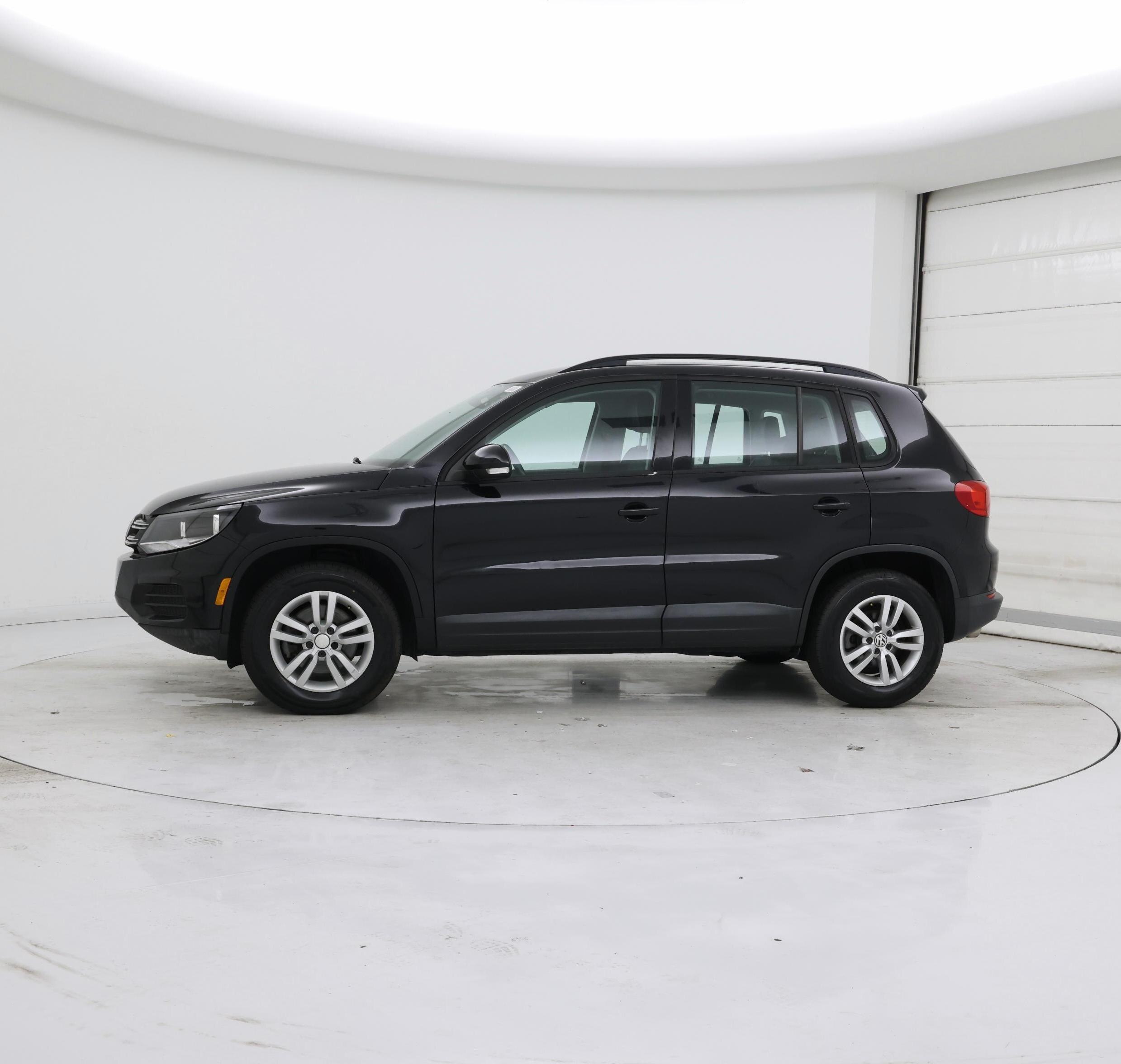 Thumbnail: 2016 Volkswagen Tiguan - 3