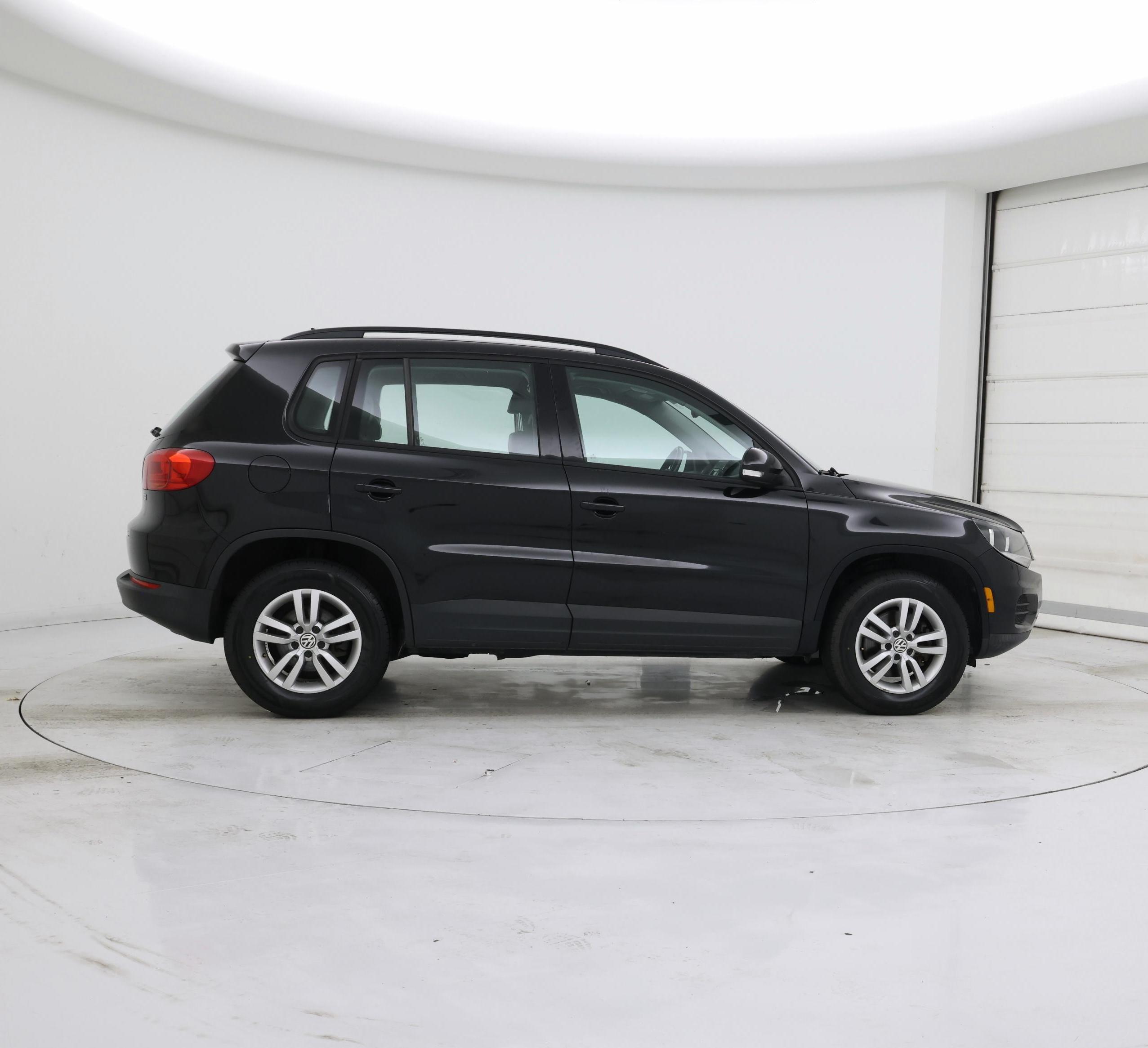 Thumbnail: 2016 Volkswagen Tiguan - 7