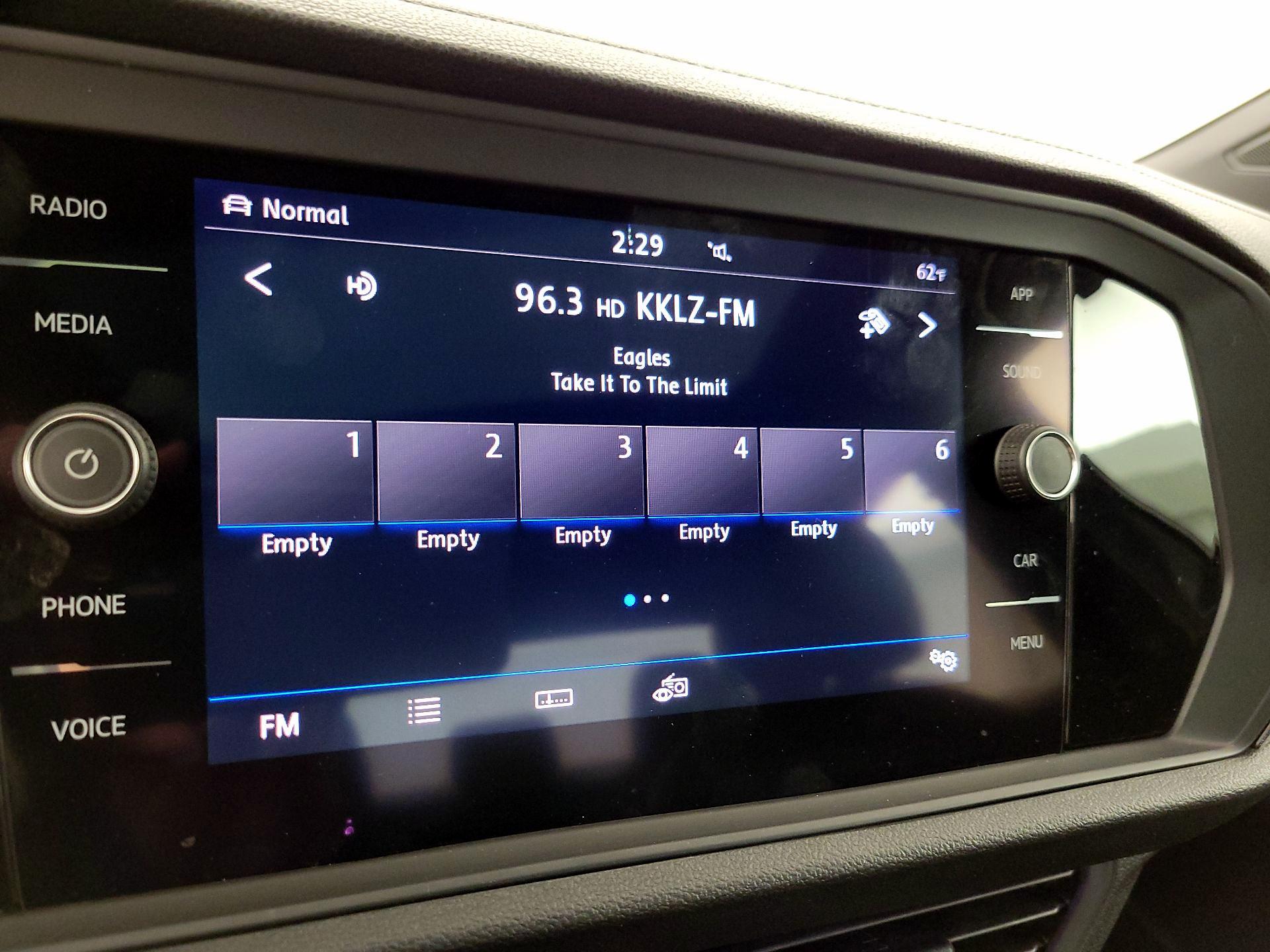 Thumbnail: 2019 Volkswagen Jetta - 15