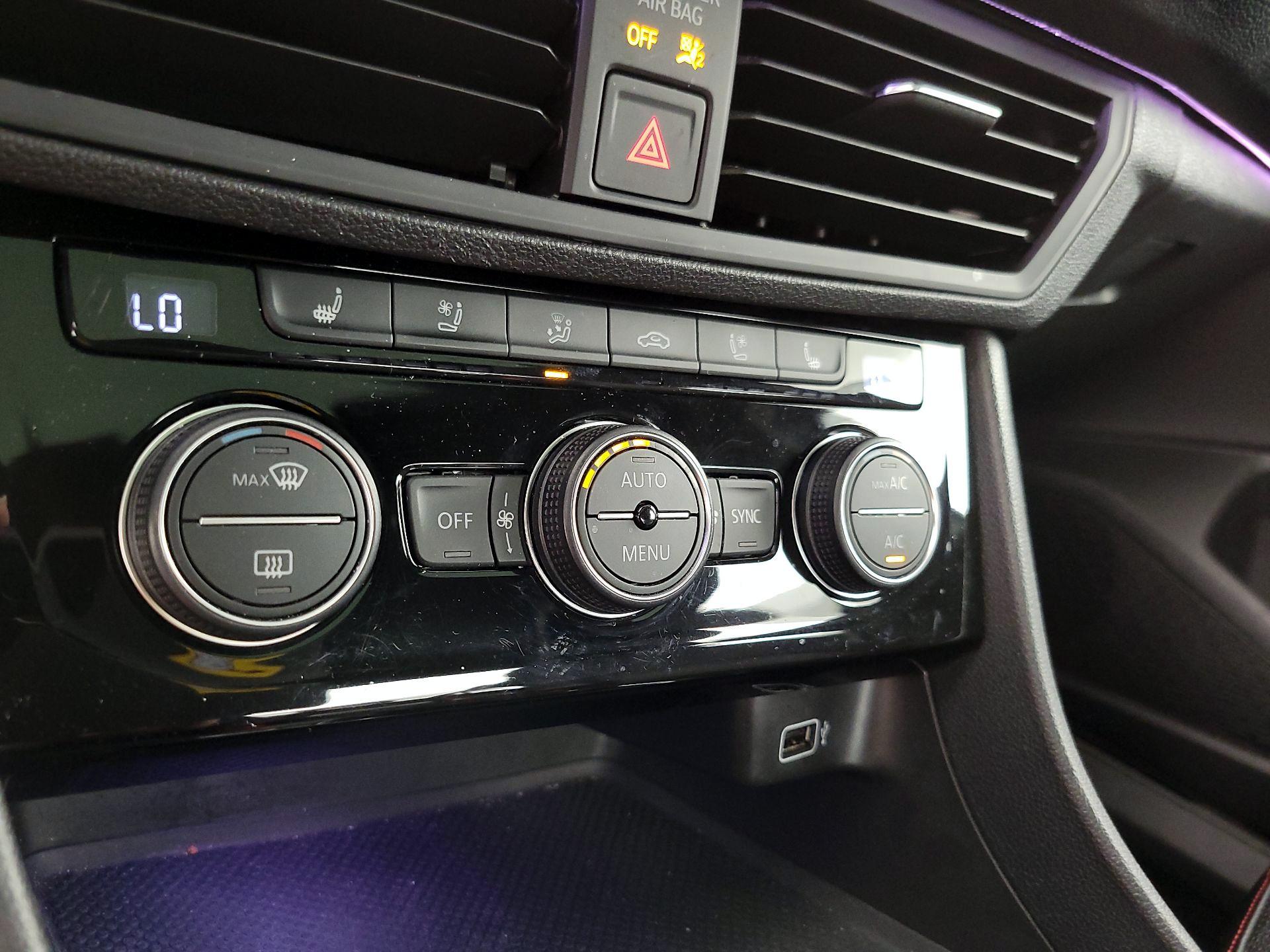 Thumbnail: 2019 Volkswagen Jetta - 16