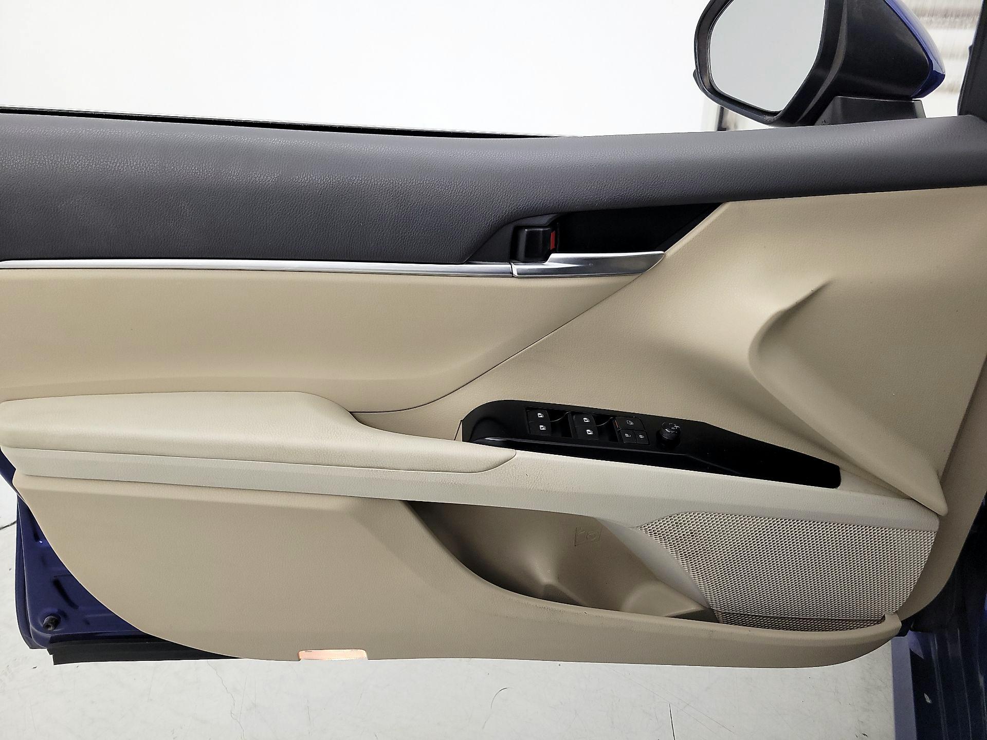 Thumbnail: 2018 Toyota Camry - 12