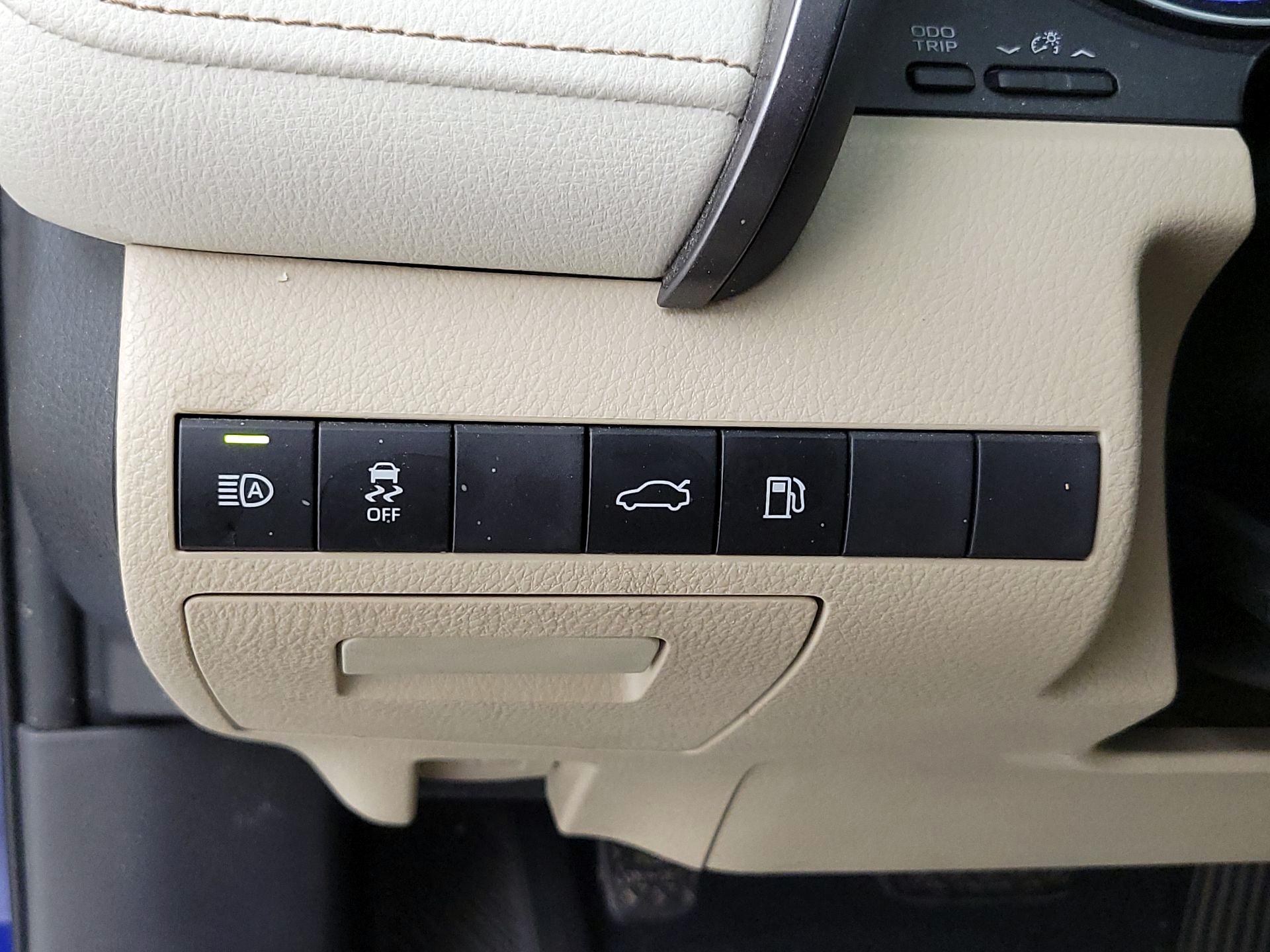 Thumbnail: 2018 Toyota Camry - 13