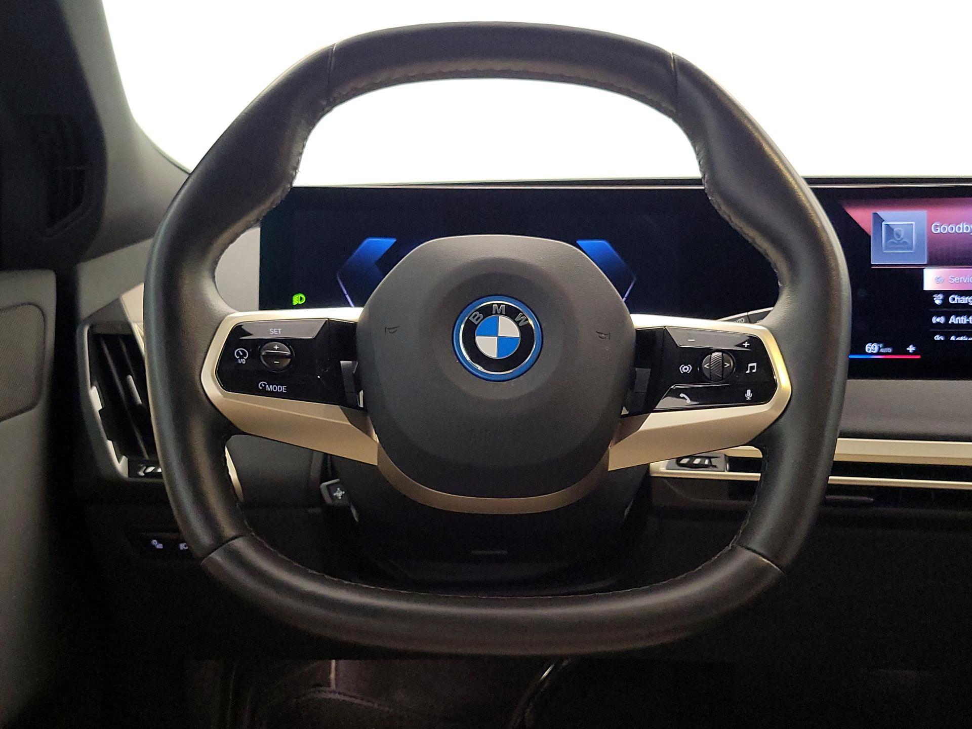 Thumbnail: 2022 BMW iX - 10