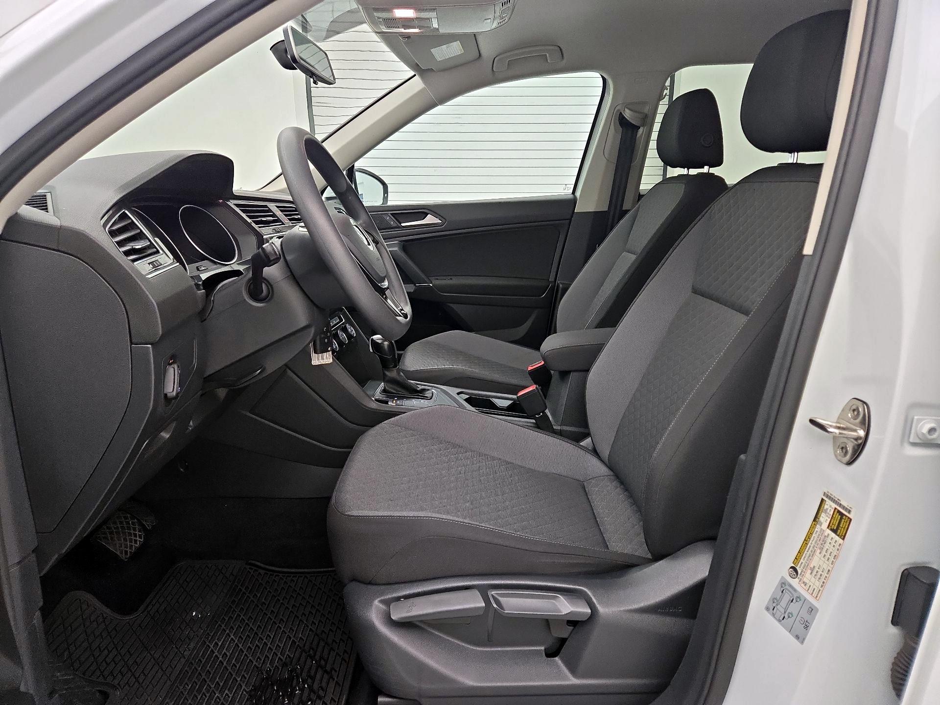 Thumbnail: 2020 Volkswagen Tiguan - 11