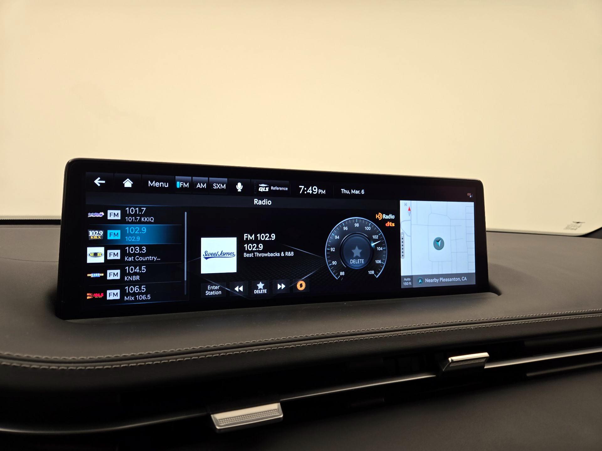 Thumbnail: 2023 Genesis GV70 - 16