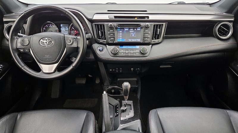 2016 Toyota RAV4 SE 9
