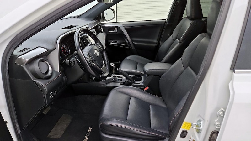 2016 Toyota RAV4 SE 11