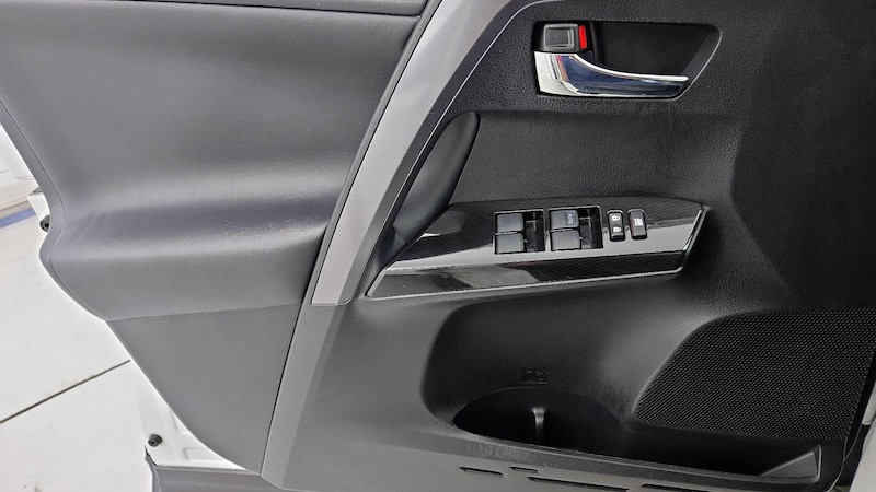 2016 Toyota RAV4 SE 12
