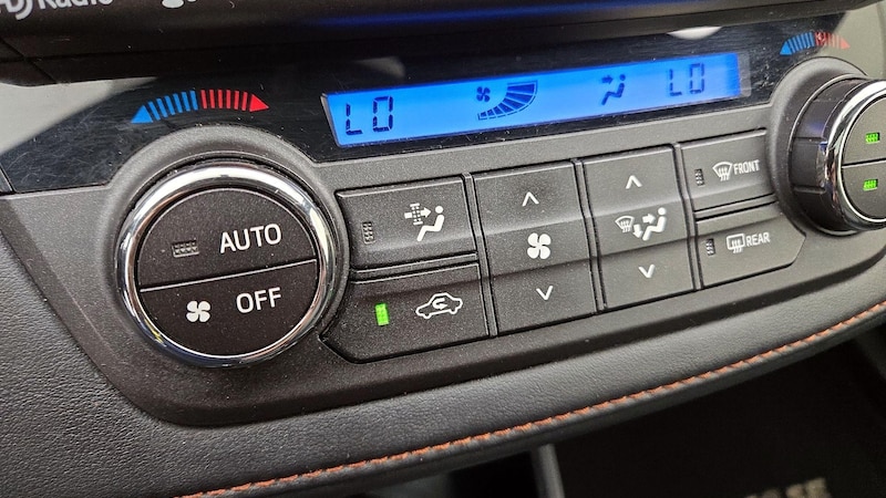2016 Toyota RAV4 SE 16
