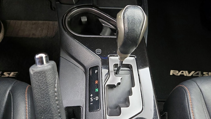 2016 Toyota RAV4 SE 17
