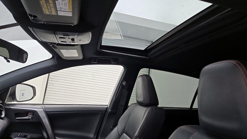 2016 Toyota RAV4 SE 19
