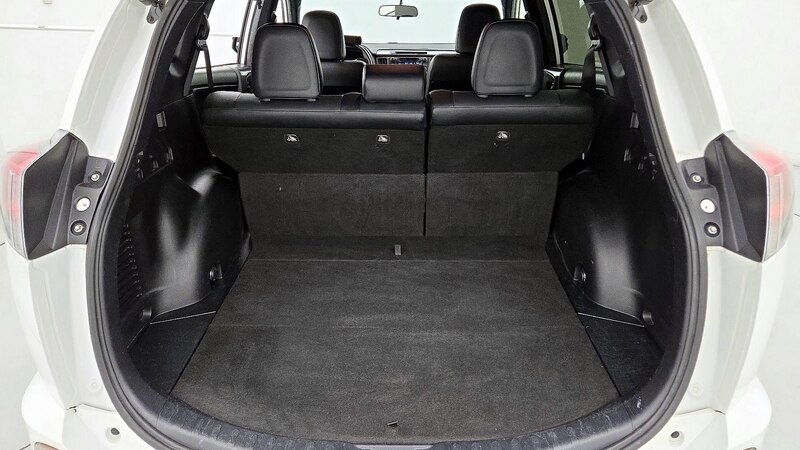 2016 Toyota RAV4 SE 21